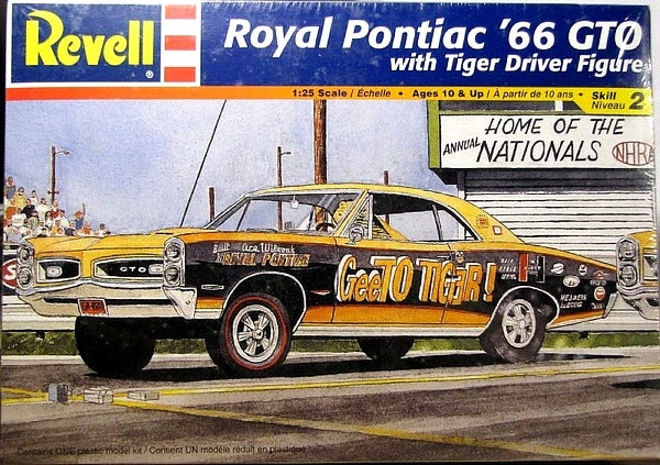 1966 Royal Pontiac GTO with Tiger Driver Figure
